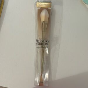 Real Techniques - Bold Metals Collection - 101 Triangle Foundation